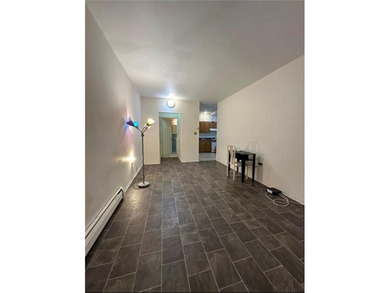 Well-kept studio condo in the heart of Midwood, ideally located