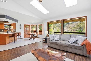 What an incredible river front property - ASTOUNDING views and - photo 6