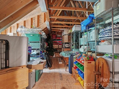 A first offering of this custom-built Simonini home in The - photo 35