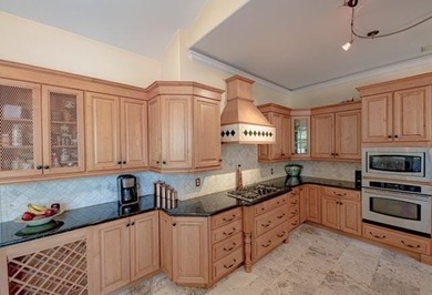 Spacious, custom-built home located on a private cul-de-sac - photo 4