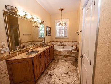 Spacious, custom-built home located on a private cul-de-sac - photo 7