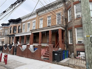 This OCCUPIED property is offering substantial living space in a - photo 6