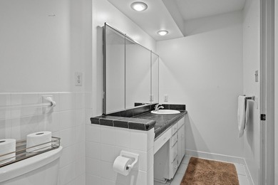 Affordable condo living! HOA fee pays almost EVERYTHING: water - photo 16