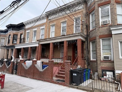 This OCCUPIED property is offering substantial living space in a - photo 7