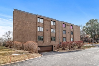Affordable condo living! HOA fee pays almost EVERYTHING: water - photo 32
