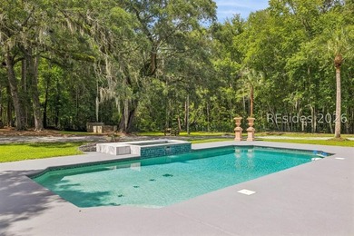 Tucked behind wrought iron gates on over four private, fenced - photo 46