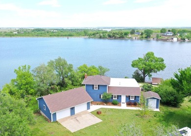 Phenomenal lake property with 180 degrees of water frontage and - photo 3