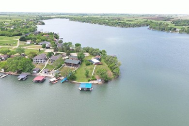 Phenomenal lake property with 180 degrees of water frontage and - photo 4