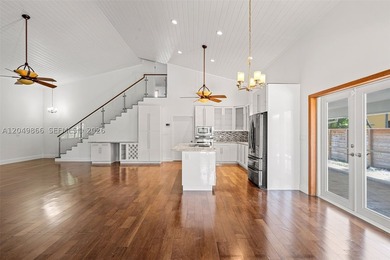 Ideally located in desirable East Hollywood, just minutes from - photo 12