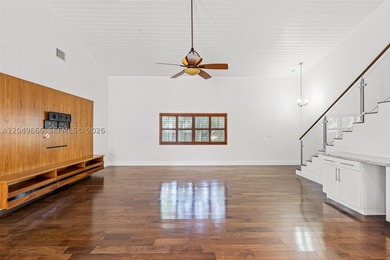 Ideally located in desirable East Hollywood, just minutes from - photo 15