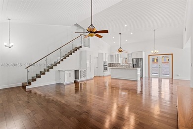 Ideally located in desirable East Hollywood, just minutes from - photo 18