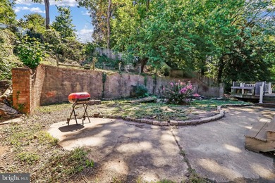 This charming split foyer home features an open floor plan with - photo 20