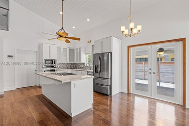 Ideally located in desirable East Hollywood, just minutes from - photo 21