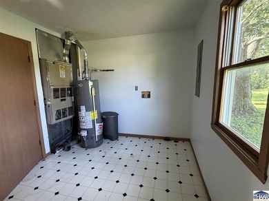 Welcome to this spacious two-story, 5-bedroom, 3-bath home - photo 22