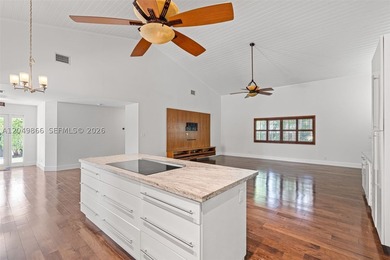 Ideally located in desirable East Hollywood, just minutes from - photo 23