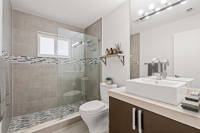 Ideally located in desirable East Hollywood, just minutes from - photo 28
