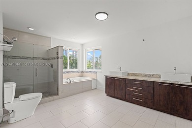Ideally located in desirable East Hollywood, just minutes from - photo 39