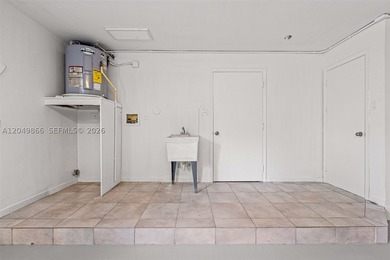 Ideally located in desirable East Hollywood, just minutes from - photo 42
