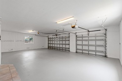 Ideally located in desirable East Hollywood, just minutes from - photo 43