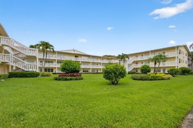 Lake Condo For Sale in Boca Raton, Florida