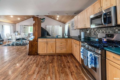 Discover your own private retreat on 10 serene acres with mature - photo 11