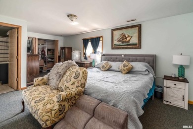 Discover your own private retreat on 10 serene acres with mature - photo 14
