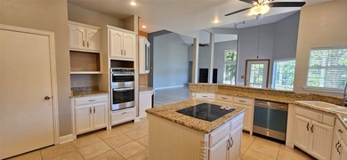 This 3 story, 4152sf, 4bed, 4bath home sits on 3 lots totaling 3 - photo 5