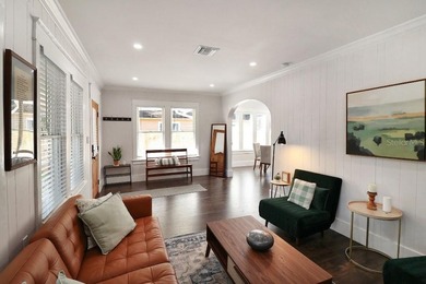 Beautiful 1926 bungalow blending historic charm with a modern - photo 3