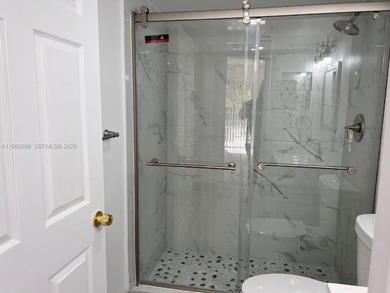 !! BEAUTIFUL & TOTALLY RENOVATED 2/2 APARTMENT IN DESIRABLE