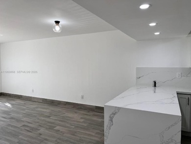 !! BEAUTIFUL & TOTALLY RENOVATED 2/2 APARTMENT IN DESIRABLE