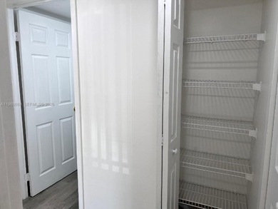 !! BEAUTIFUL & TOTALLY RENOVATED 2/2 APARTMENT IN DESIRABLE