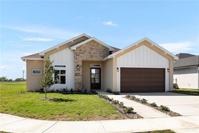 Modern luxury meets prime location. This 4 bedroom, 3.5 bathroom - photo 1