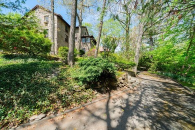 This 4,420 square foot house was designed by master architect - photo 2