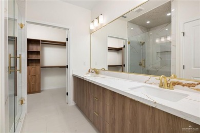 Modern luxury meets prime location. This 4 bedroom, 3.5 bathroom - photo 6