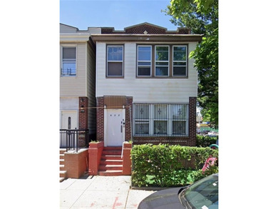 Magnificent 3 family located in a very desirable part of Midwood - photo 2