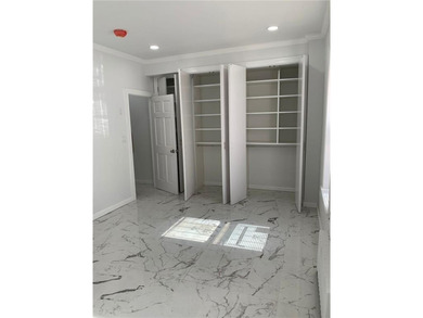 Magnificent 3 family located in a very desirable part of Midwood - photo 7