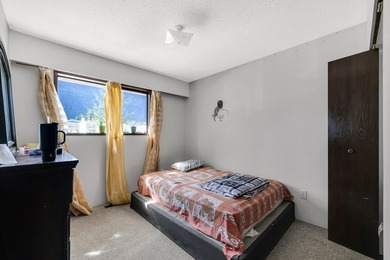 SUNNY MOUNTAIN VIEWS in Valleycliffe. This 3 bed, 3 bath home - photo 11