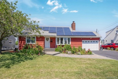 (private lake, pond, coastal) Home Sale Pending in Amityville New York