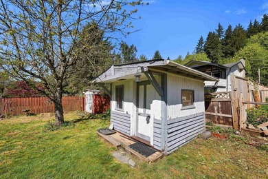 SUNNY MOUNTAIN VIEWS in Valleycliffe. This 3 bed, 3 bath home - photo 25
