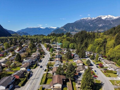 SUNNY MOUNTAIN VIEWS in Valleycliffe. This 3 bed, 3 bath home - photo 28