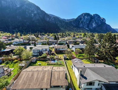 SUNNY MOUNTAIN VIEWS in Valleycliffe. This 3 bed, 3 bath home - photo 30