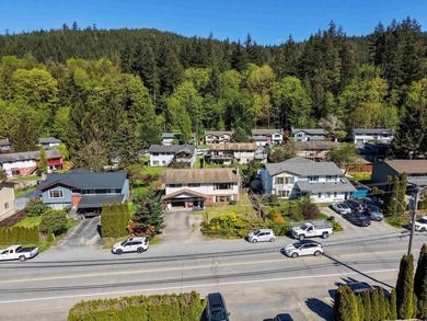 SUNNY MOUNTAIN VIEWS in Valleycliffe. This 3 bed, 3 bath home - photo 32