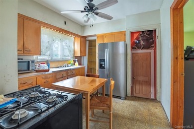 Welcome to this spacious 5-bedroom, 3 bathroom home located in - photo 6