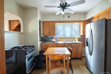 Welcome to this spacious 5-bedroom, 3 bathroom home located in - photo 7