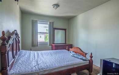 Welcome to this spacious 5-bedroom, 3 bathroom home located in - photo 8