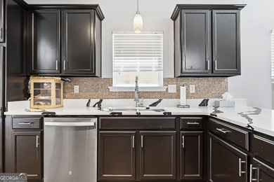 Welcome home to this well-maintained 3-bedroom, 2-bath ranch - photo 11