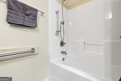 Welcome home to this well-maintained 3-bedroom, 2-bath ranch - photo 23