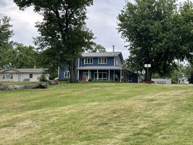 Gorgeous custom built 2600+ square foot 3 bedroom, 2 1/2 bath - photo 34
