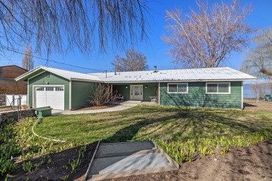 Lake Home For Sale in Chiloquin, Oregon