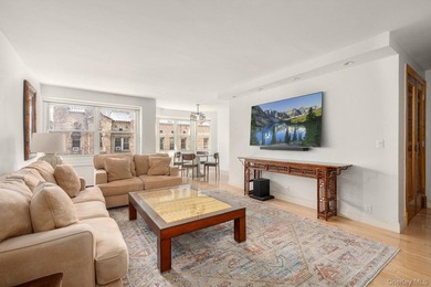Welcome to Residence 7C, offering exceptional scale, flexibility - photo 9